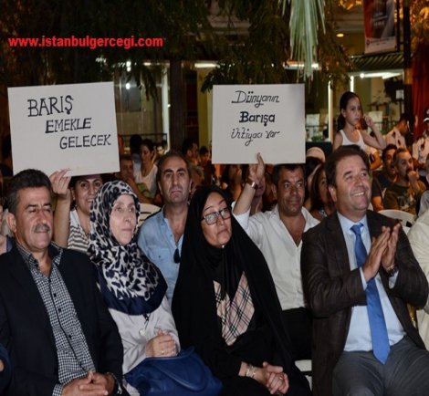 İranlı anne 'barış' konserinde ayakta alkışlandı