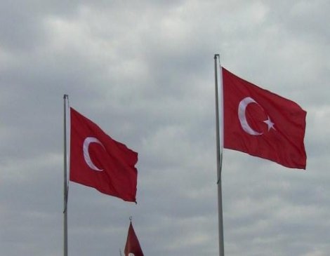 İskenderun’da yıldızsız Türk Bayrağı