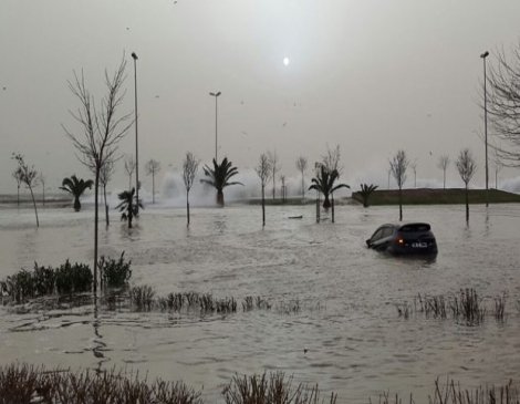 İstanbul'da kara ile deniz birleşti