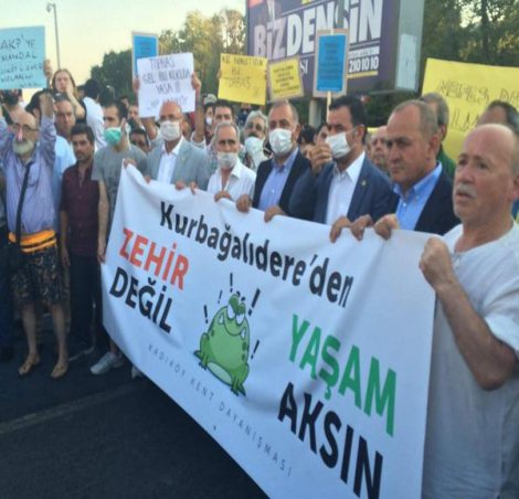 Kadıköylülerden ve çevrecilerden İBB'ye Kurbağalıdere protestosu