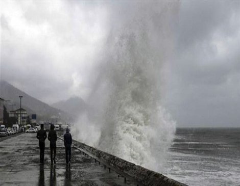 Karadeniz'de dev dalgalar