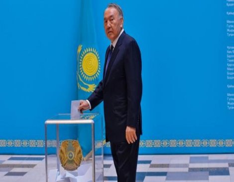 Kazakistan'da Nazarbayev yeniden başkan