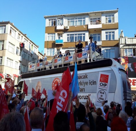 Kılıçdaroğlu, İstanbul 2. bölgede seçim çalışması yaptı