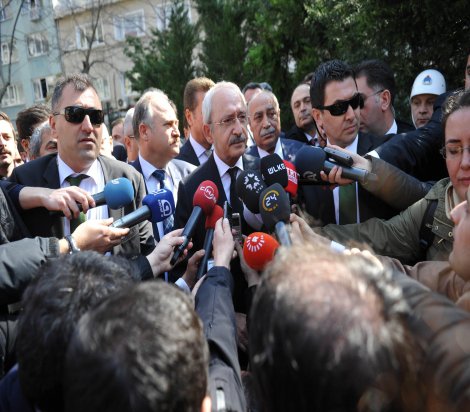 Kılıçdaroğlu, Yaşar Kemal'i Son Yolculuğuna Uğurladı
