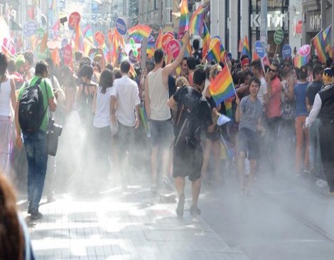 LGBTİ’lerden suç duyurusu