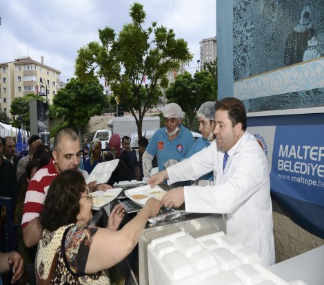 Maltepe’de iftar coşkusu mahallelere taştı