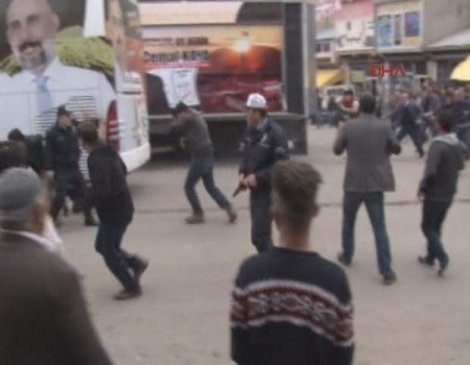 Miting sonrası taşlı saldırı