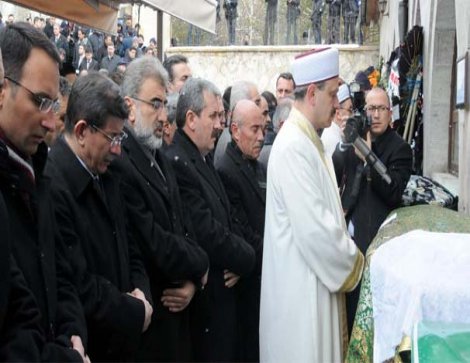 Muhsin Yazıcıoğlu'nun annesi son yolculuğuna uğurlandı