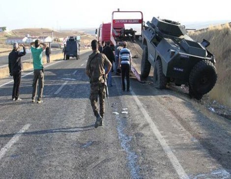 Panzer kaza yaptı: 1 polis şehit, 11 yaralı