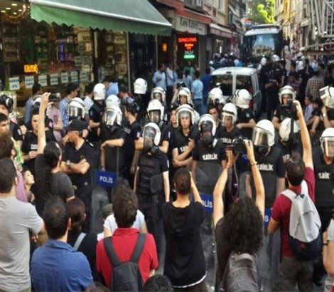 SDP Kadıköy İlçe Binası'na operasyon