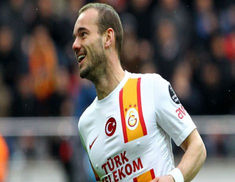 Sneijder atıyor, Galatasaray kazanıyor