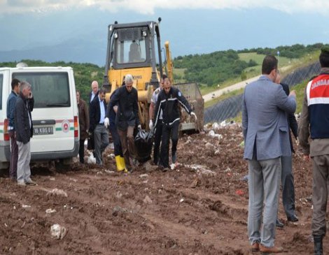 Tuvaletini yaparken üzerinden dozer geçti