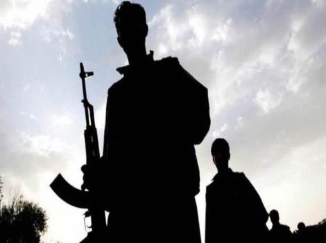 Van'da karakola saldırı: 7'si asker, 9 yaralı