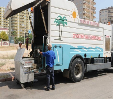 Yenişehir'de Çöp Konteynerleri Yıkanıyor