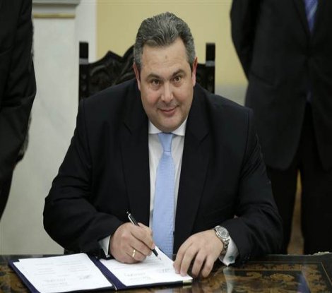 Yunanistan'da sağlık bakanı görme engelli milletvekili Korumblis oldu