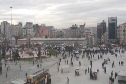 Taksim'de polise saldırı!