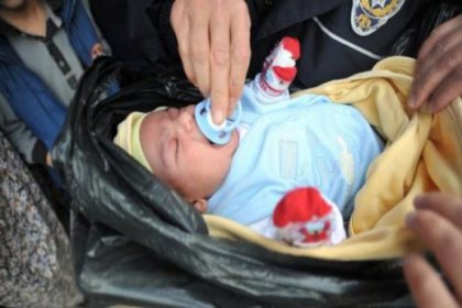 3 aylık bebek çöp poşedine sarılı halde bulundu