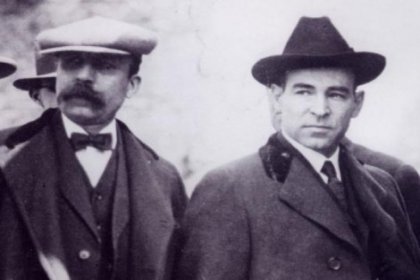 88 yıl önce adaletçe katledilen Sacco ile Vanzetti'yi anıyoruz.