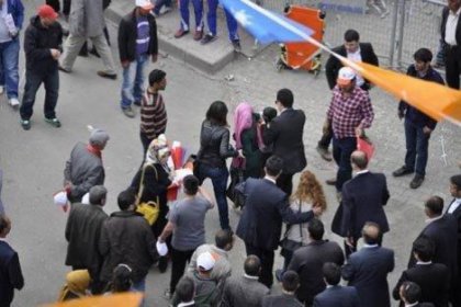 AKP mitinginde 'benim türbanlı bacımı' dövdüler