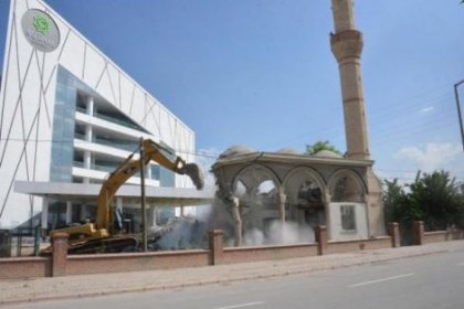 AKP'li belediye cami yıktı