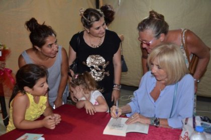 Ayşe Kulin Kuşadası'nda okurlarıyla buluştu