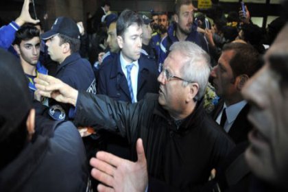 Aziz Yıldırım, taraftarlarla kapıştı!