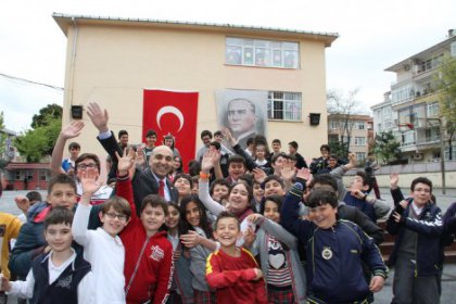 Bakırköy'de bütün okullara Atatür'ün bütün eserleri