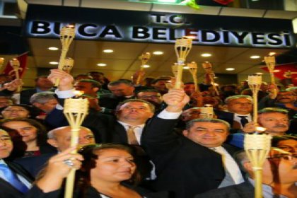 Buca Cumhuriyet Meşaleleriyle aydınlandı