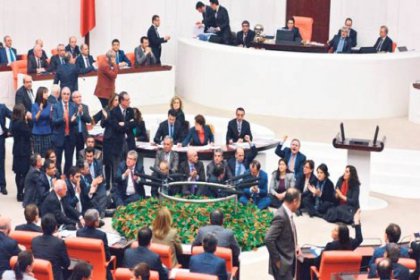 CHP ve HDP’den oturma eylemi