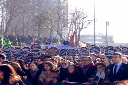 CHP'de Soykırım Pankartına tepki
