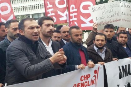 CHP'li gençlerden İzmir'de protesto