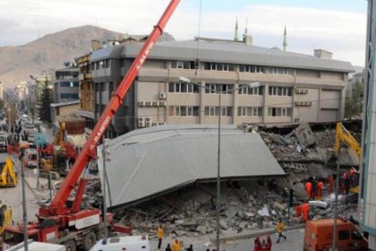 Çöken Bayram Oteli için ’hasarlı oturulur’ ön raporu verilmiş
