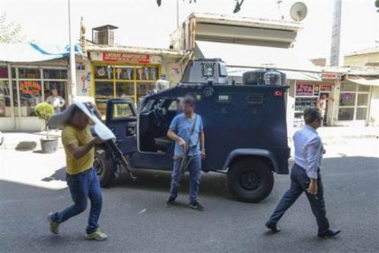 Diyarbakır'da polise silahlı saldırı: 1 şehit