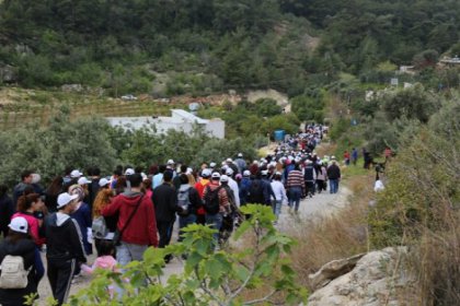 Doğada Yürümenin Tadını Çıkardılar