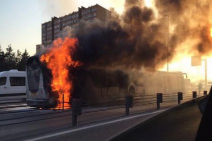 E-5'te Metrobüs yanıyor