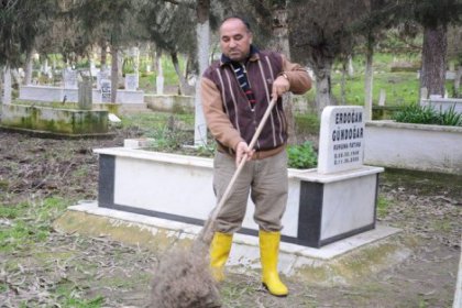 Ergün Poyraz'ın mezarlık temizlik görevi sona erdi, yeni yeri muhtarlık