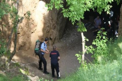 Genç kız mağarada 55 metre sürüklendi