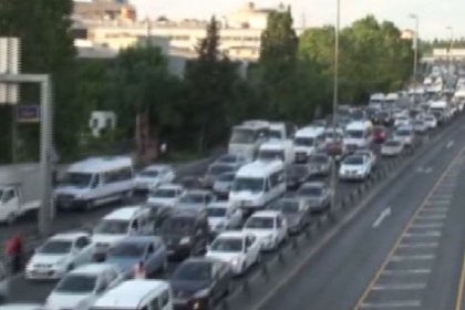 İstanbul trafiği kilitlendi