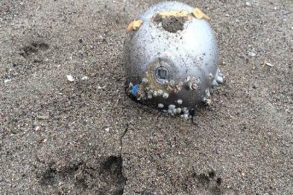 Karasu sahilinde esrarengiz cisim sahile vurdu