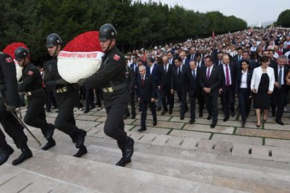 Kılıçdaroğlu ve CHP Heyeti Anıtkabir'i ziyaret etti