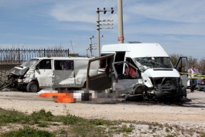 Konya'da öğrenci servisi kaza yaptı: 4 ölü 11 yaralı