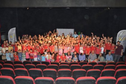 Kuşadası Belediyesi 1500 çocuğu tiyatroyla kavuşturdu