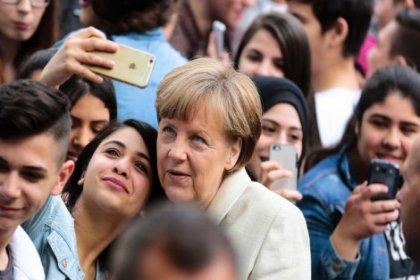 Merkel, telefonda Atatürk'ün fotoğrafını görünce sordu: Kim o?