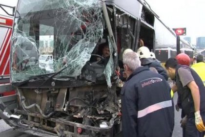 Metrobüs yolunda kaza