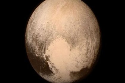 New Horizons uzay aracı Plüton'dan ilk görüntüyü geçti