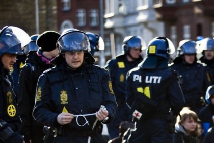 Norveç polisi yeniden silah bıraktı