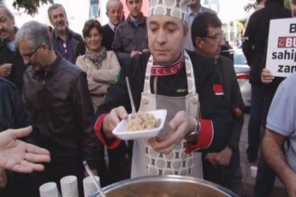 Oktay Usta'ya pilav dağıtırken polis müdahalesi