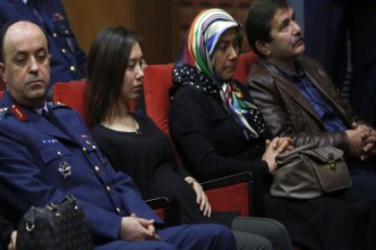 Orgeneral Öztürk'ten şehit eşi Esra Aydoğdu'ya şahadet belgesi