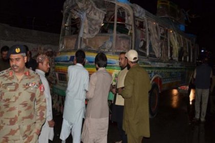 Pakistan’da halk otobüsünde patlama