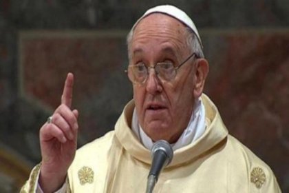 Papa, dua kitapçığında 'soykırım' dedi